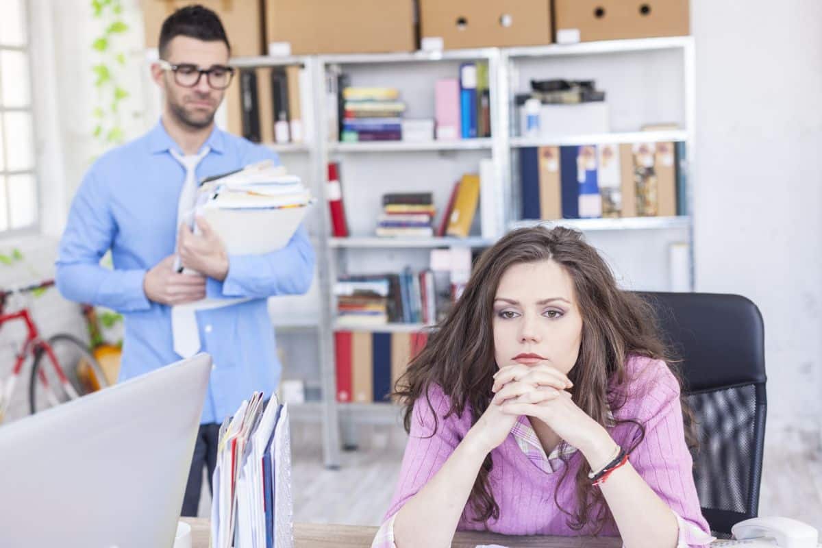 Las interrupciones frecuentes en el lugar de trabajo son molestas, pero también pueden ayudarlo a sentir que pertenece - Research Digest