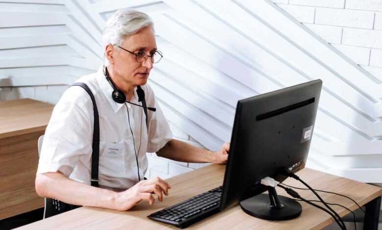 older job seekers get fewer job offers on linkedin - senior using computer