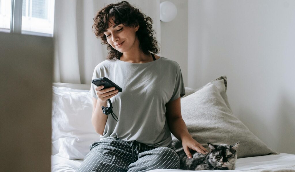 Psicólogo Online en Chile: Cómo Funciona y Cuándo Pedir Apoyo Profesional 4 Psicólogo Online en Chile chica