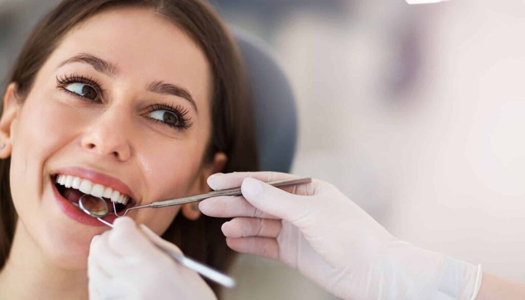 Clínica dental en Gijón nespral chica guapa